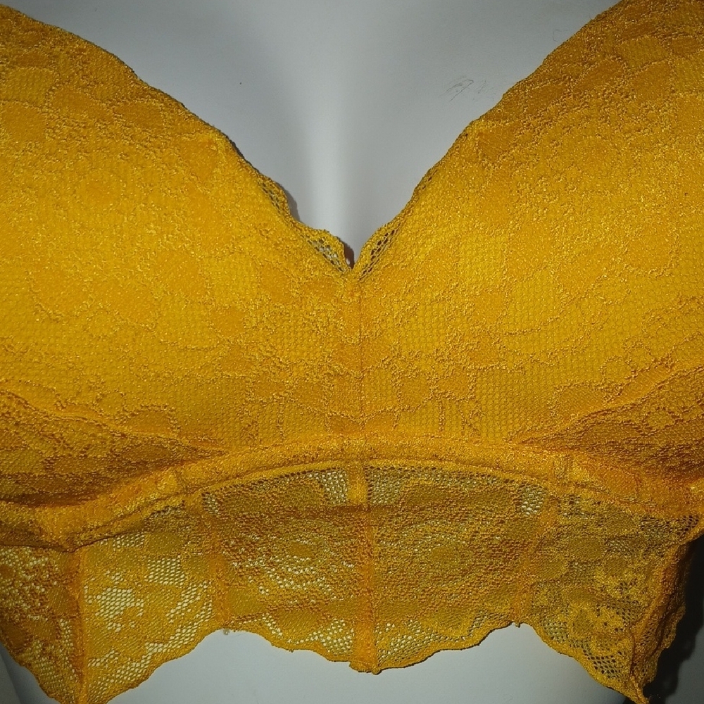 PINK‎ Victoria's Secret Sexy Feminine Bright Lace Bralette and Thong Panty Set - Picture 5 of 16